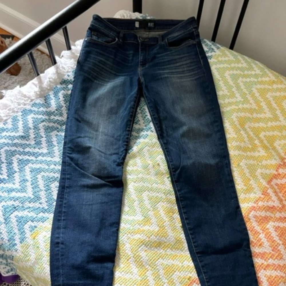 Kut from the Kloth  mid rise straight leg jeans